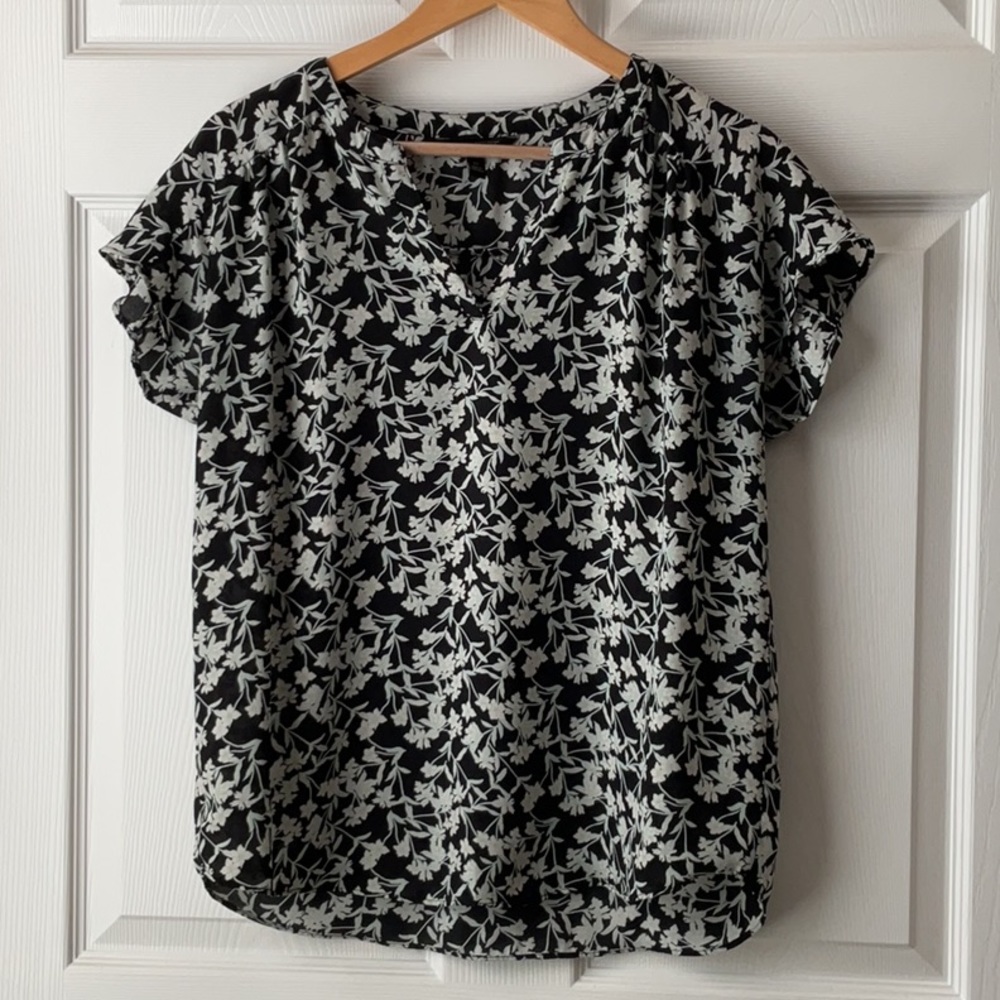Banana Republic, size medium, blue ivory, blouse